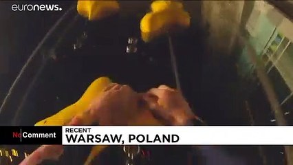 شاهد: بولندي يتسلق برج فندق بوارسو بسرعة 12 ثانية ويسبق سرعة المصعد