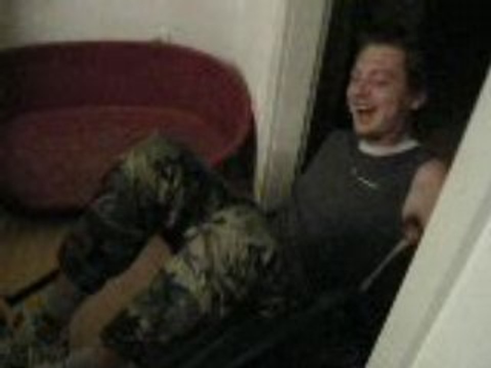 Régis sur une chaise de camping