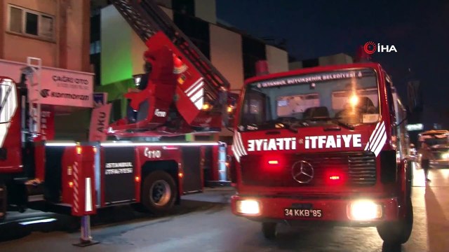 5 katlı bir iş merkezinin çatısında çıkan yangın 1 saat sonra kontrol altına alındı