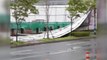 태풍 '링링' 강풍이 얼마나 위험한지 보여주는 영상들 / YTN