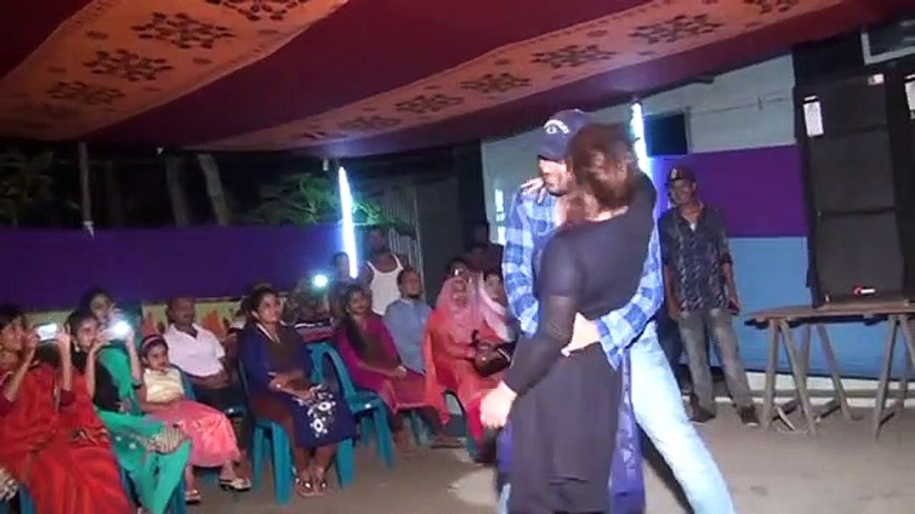 গ্রামের বিয়ে বাড়ির নাচ !!