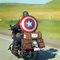 Captain America passe en moto et donne sa carte de visite !