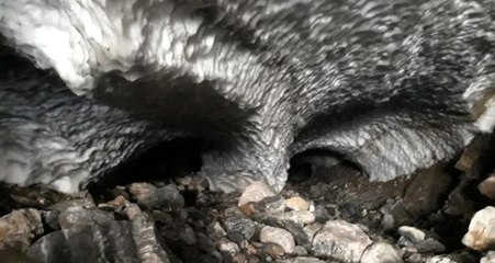 Batman'da görenleri hayrete düşüren kar tüneli