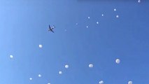 Escuadrón de  200 paracaidistas militares rusos practican el simulacro de un desembarco aéreo masivo