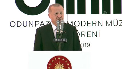 下载视频: Cumhurbaşkanı Erdoğan: 'Kültür ve sanat alanında da ülkemizin hak ettiği yere gelmesini sağlamanın mücadelesi içerisindeyiz' - ESKİŞEHİR