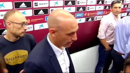 El Molinón rinde homenaje a Quini