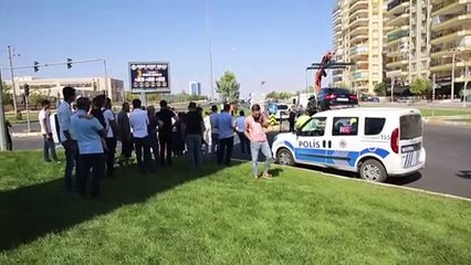 Diyarbakır'da minibüs ve otomobil çarpıştı: 9 yaralı