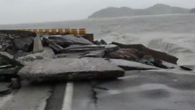 초속 50m 넘는 강풍에 무너지고 막히고...해안지역 피해 속출 / YTN