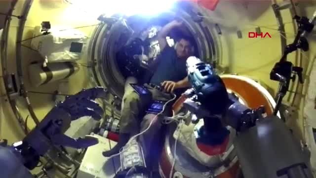 Rusya'nın insansı robotu fedor dünyaya döndü