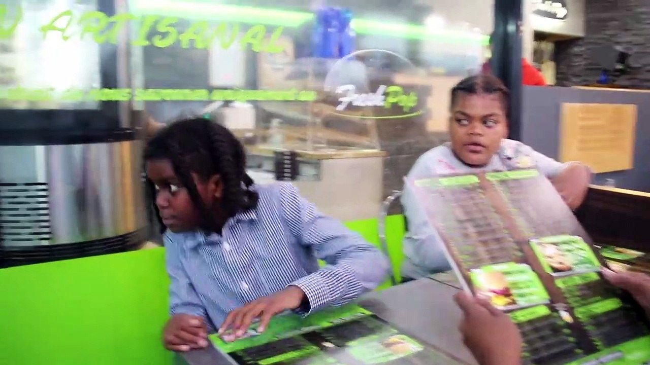 LA GALERE D'UNE MERE SORTIR AU RESTAURANT#sakinafamily6