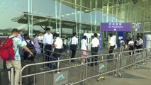 홍콩경찰 '공항 마비 시위' 원천 봉쇄...공항 정상운영 / YTN