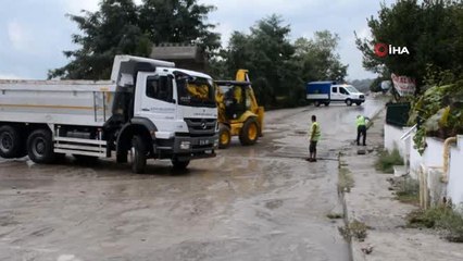 Sinop'ta şiddetli yağmur...Su kanalları taştı, denizde geniş çaplı çamur birikintisi oluştu