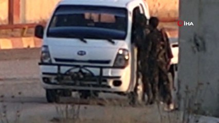 Teröristler sınırdaki bez parçalarını söktü