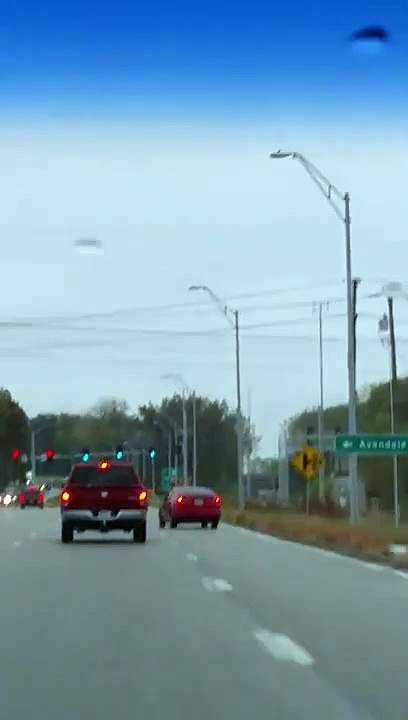 Ils suivent un conducteur ivre et vont le regretter : chute de lampadaire