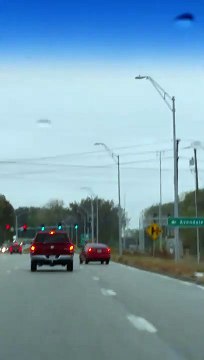 Ils suivent un conducteur ivre et vont le regretter : chute de lampadaire