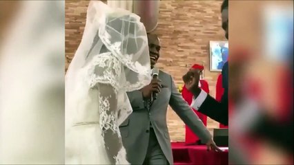 Ce marié découvre enfin à quoi ressemble sa femme et il a l'air très content