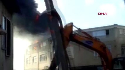 Bayrampaşa'da çıkan yangın yangının ilk çıkış anları