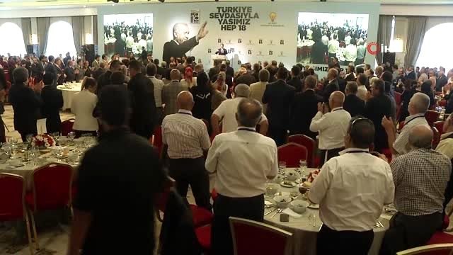 Cumhurbaşkanı Erdoğan: Türkiye bu 4 milyon mültecinin yüküne nasıl katlanacak?