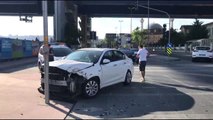 Beyoğlu'nda polis midibüsü otomobille çarpıştı