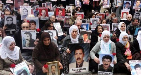 Cumartesi Anneleri'nden HDP il binası önünde oturan annelerle ilgili açıklama