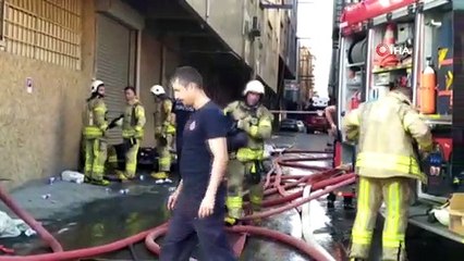 Tekstil atölyesinde çıkan yangında etkilenen itfaiyeciler ayran içti