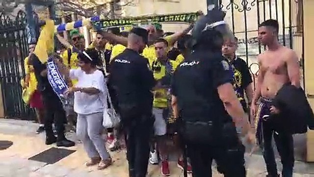 Una infiltrada del CD Tenerife entre los aficionados de la Unión Deportiva. DA