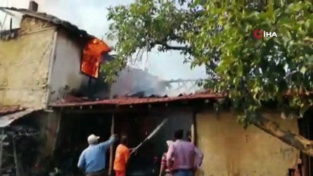 Değiştirilen Tüp Alev Aldı, 1 Ev ve Ahır Kullanılamaz Hale Geldi