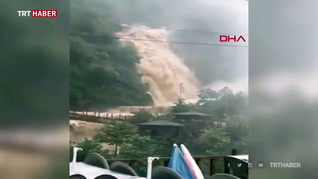 Rize'de şiddetli yağış: Bir mahalle ve 20 daireli apartman tahliye edildi