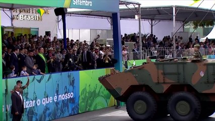 Aplausos y protestas para Bolsonaro en día de la independencia de Brasil