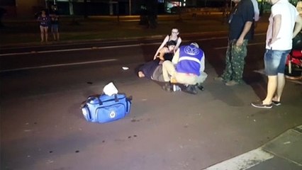 Colisão entre carro e moto é registrada na Avenida Brasil, em Cascavel