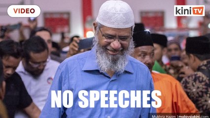 Zakir Naik leads prayers in Malacca