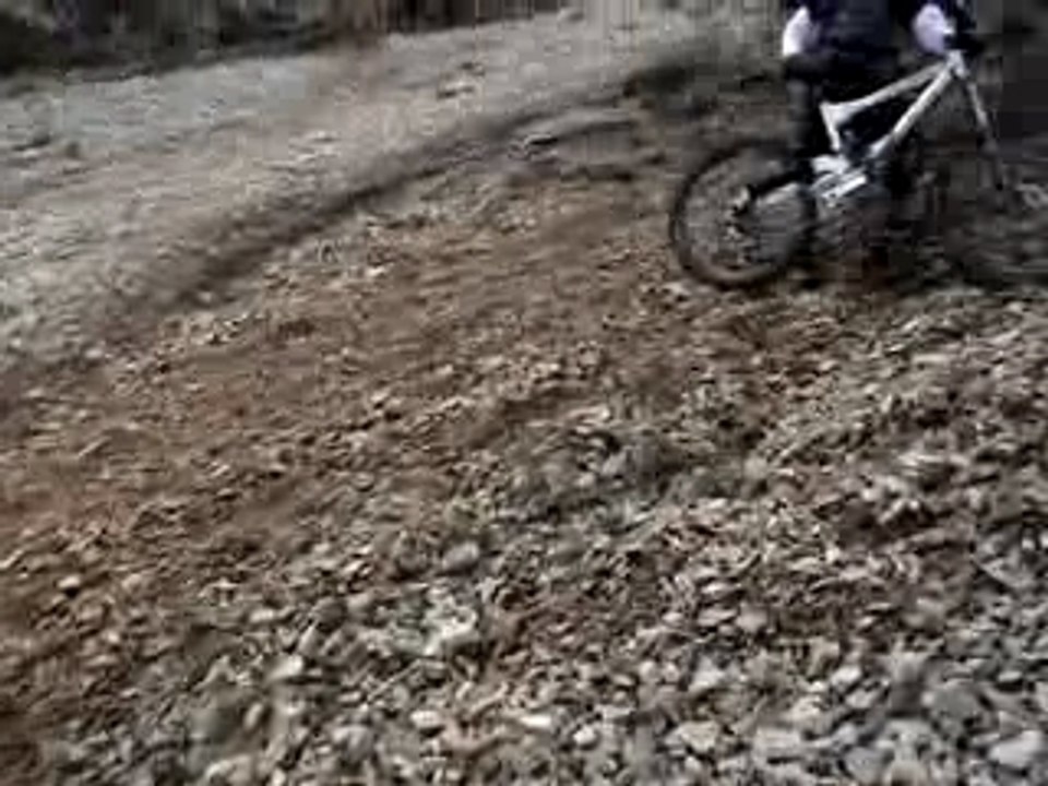 M!K dans le pierrier