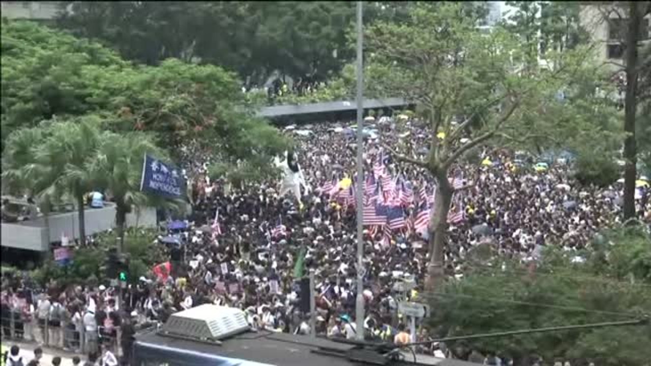 Los manifestantes vuelven a salir a las calles en Hong Kong por décimocuarta semana consecutiva