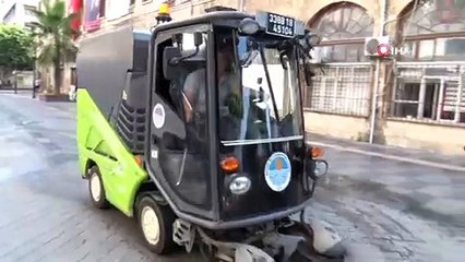 Mersin sokaklarına kadın eli değiyor