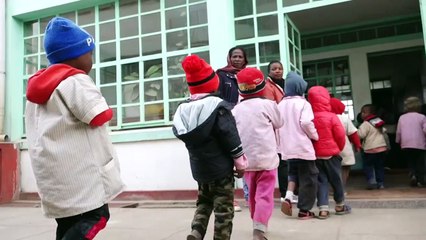 Madagascar: à côté des montagnes d'ordures, la cité de l'espoir du père Pedro