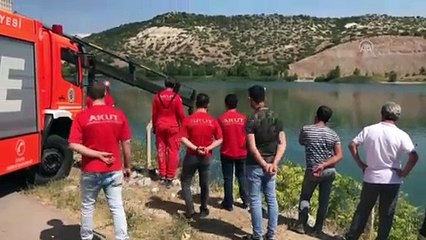 Gölete devrilen otomobildeki iki kişiden biri öldü - ESKİŞEHİR