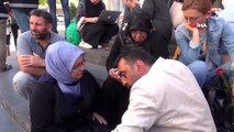 Sinema oyuncusu Ahmet Yenilmez'den HDP önünde oturma eylemi yapan ailelere destek ziyareti
