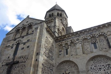 Découvrez l'Auvergne: l'église romane de Saint-Saturnin (63)