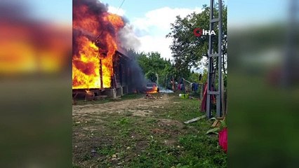 Sinop'ta alev alan araç evi yaktı