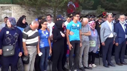 Kalp krizi geçirerek hayatını kaybeden Binbaşı Ali Demir'e askeri tören