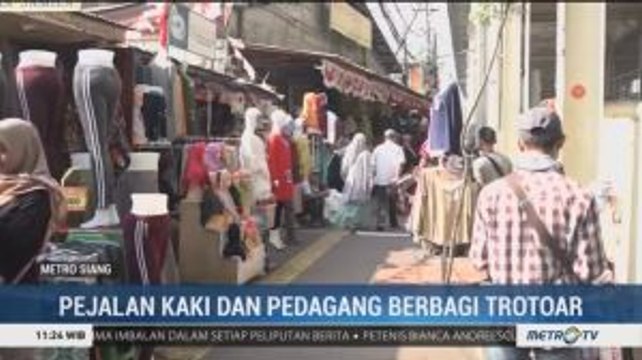 Anies Sebut Ada Payung Hukum Bagi PKL Berjualan di Trotoar