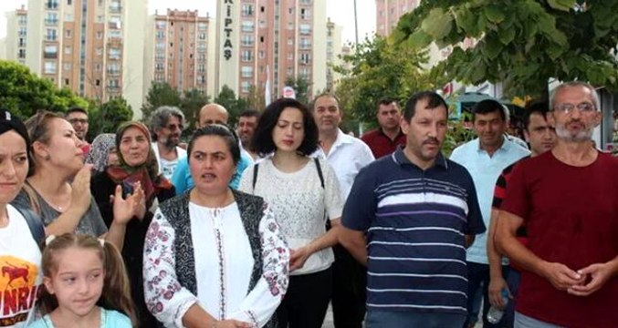 Fabrikadan çıkan gaz mahalle sakinlerini sokağa döktü