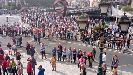 Descargar video: Pensionistas de Bizkaia reclaman una semana más 