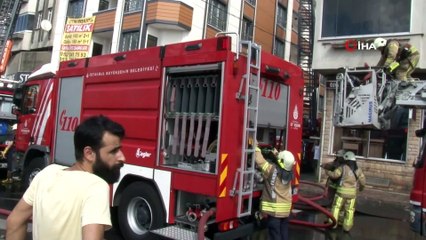 Bayrampaşa'da 7 katlı binanın çatı katı yandı
