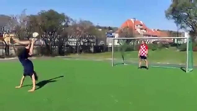 Topa amuda kalkarak vurdu, kaleci 90'a giden topu yalnızca izledi