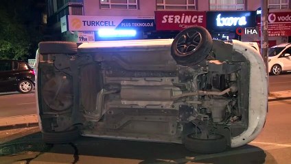 Başkent’te bir yaya ve iki otomobile çarpan araç devrildi: 2 yaralı
