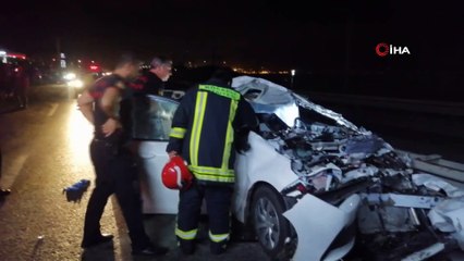 Tırın altına giren otomobildeki çift ağır yaralandı