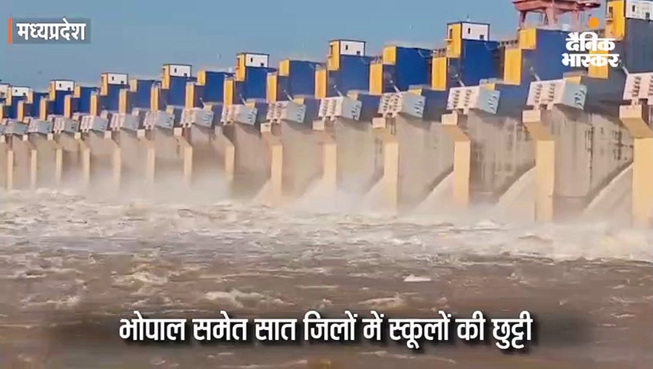 इंदाैर-इच्छापुर हाईवे स्थित नर्मदा नदी पर बना म...