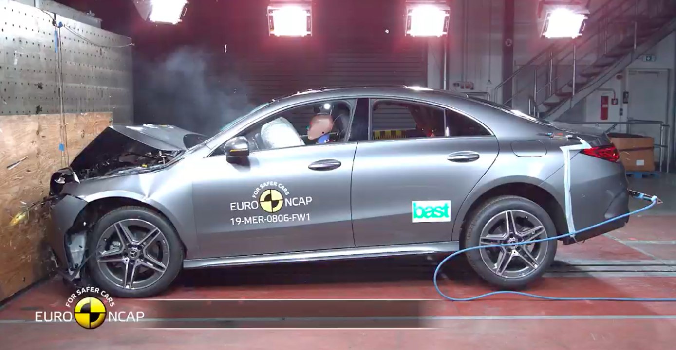 VÍDEO: Descubre cómo es de seguro el Mercedes CLA 2019