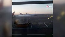 Rusya'da uçağın motoru alev aldı